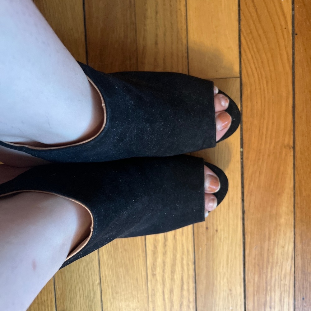 Black shoes